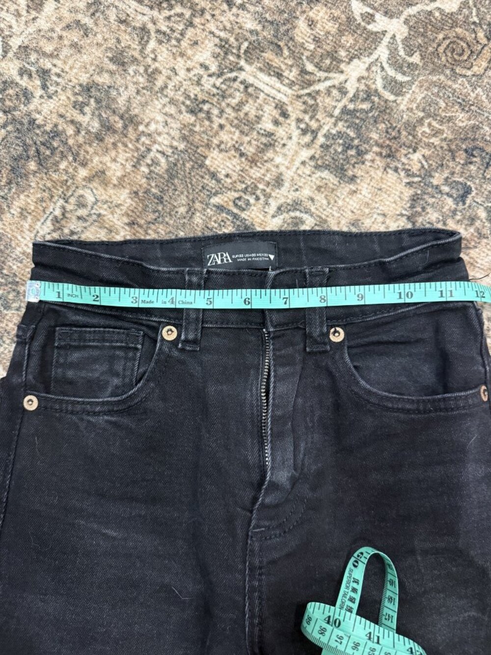 Zara Washed Black High Rise Cropped Bootcut Jeans Raw Hem Size 00 - Picture 3 of 5